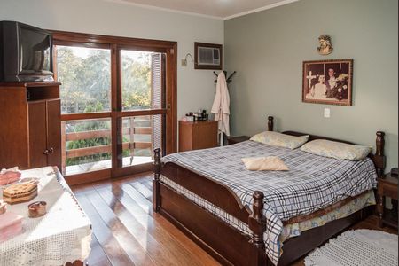 Casa à venda com 340m², 4 quartos e 4 vagasSuíte