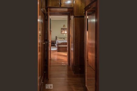 Casa à venda com 340m², 4 quartos e 4 vagasCorredor