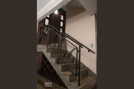 Casa à venda com 340m², 4 quartos e 4 vagasEscada - Cobertura