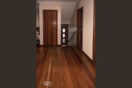 Casa à venda com 340m², 4 quartos e 4 vagasCorredor