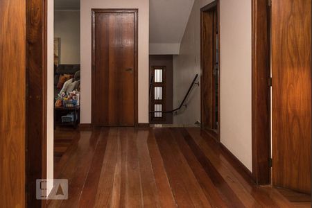 Casa à venda com 340m², 4 quartos e 4 vagasCorredor