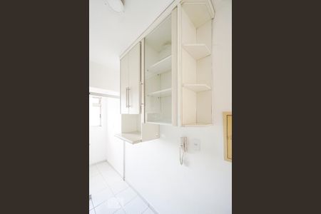 Apartamento à venda com 48m², 2 quartos e 1 vaga Apartamento à venda com 48m², 2 quartos e 1 vagaArmários
