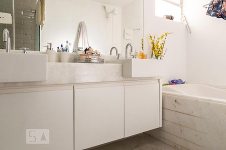 Apartamento à venda com 104m², 2 quartos e sem vaga Apartamento à venda com 104m², 2 quartos e sem vagaBanheiro 1