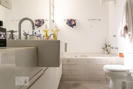 Apartamento à venda com 104m², 2 quartos e sem vaga Apartamento à venda com 104m², 2 quartos e sem vagaBanheiro 1