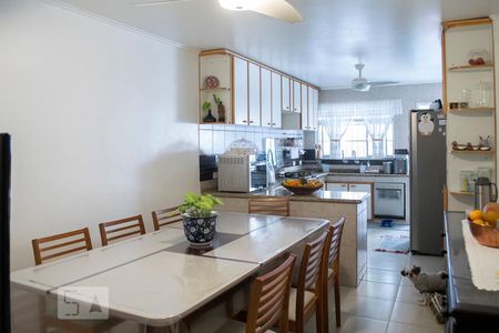 Casa à venda com 200m², 4 quartos e 2 vagasCOZINHA