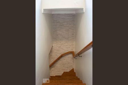 Casa à venda com 200m², 4 quartos e 2 vagasHALL ESCADAS