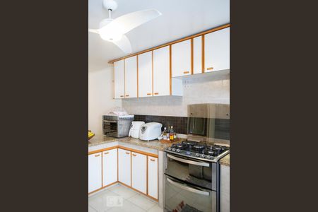 Casa à venda com 200m², 4 quartos e 2 vagasCOZINHA