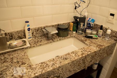 Casa à venda com 200m², 4 quartos e 2 vagasBANHEIRO SUITE