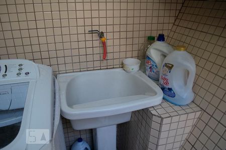 Casa à venda com 200m², 4 quartos e 2 vagasÁREA DE SERVIÇO