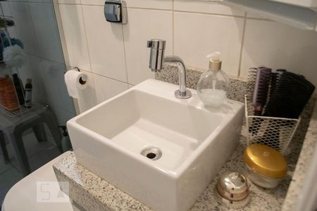 Casa à venda com 200m², 4 quartos e 2 vagasBANHEIRO