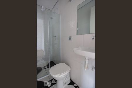 Banheiro de casa para alugar com 1 quarto, 25m² em Jardim Esmeralda, São Paulo