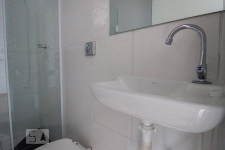 Banheiro de casa para alugar com 1 quarto, 25m² em Jardim Esmeralda, São Paulo