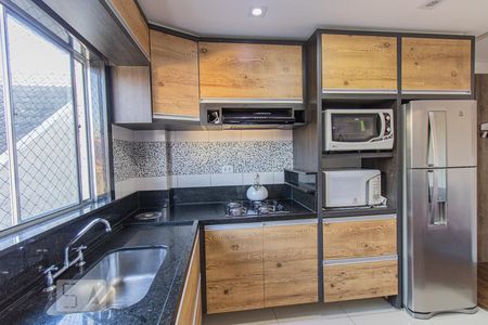 Cozinha de apartamento para alugar com 2 quartos, 76m² em Fazendinha, Curitiba