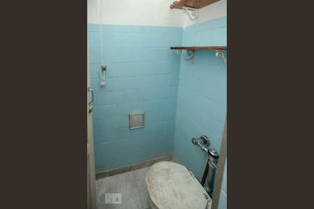 Apartamento à venda com 85m², 2 quartos e sem vaga Apartamento à venda com 85m², 2 quartos e sem vagaBanheiro de serviço