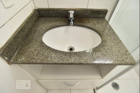 Apartamento para alugar com 70m², 3 quartos e 1 vagaBanheiro - gabinete e pia