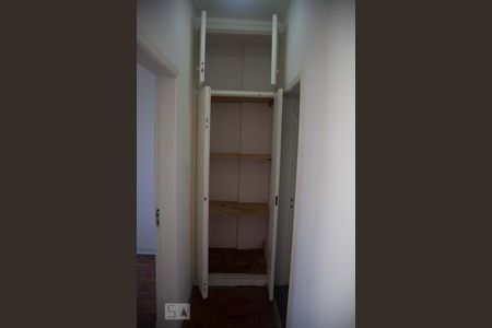 Apartamento para alugar com 55m², 1 quarto e sem vagaArmario corredor quarto