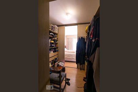 Casa à venda com 230m², 4 quartos e 2 vagasCloset