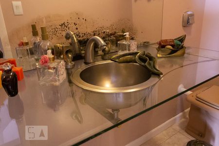 Casa à venda com 230m², 4 quartos e 2 vagasBanheiro - Torneira