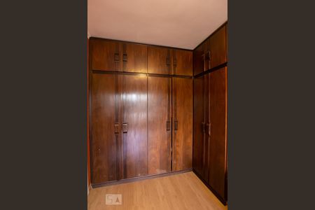 Casa à venda com 230m², 4 quartos e 2 vagasDetalhe