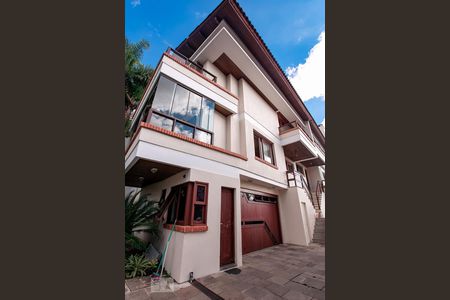 Casa à venda com 230m², 4 quartos e 2 vagasFachada