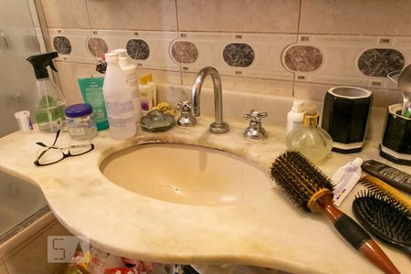 Casa à venda com 230m², 4 quartos e 2 vagasBanheiro - Torneira