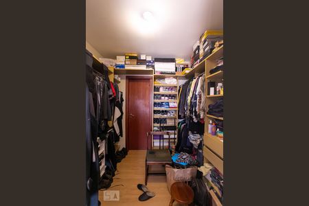 Casa à venda com 230m², 4 quartos e 2 vagasCloset