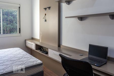 Suíte de apartamento para alugar com 2 quartos, 68m² em Jardim Tupanci, Barueri