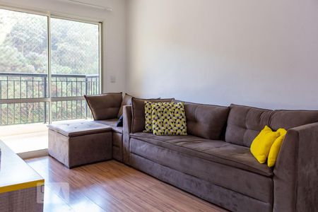 Sala de apartamento para alugar com 2 quartos, 68m² em Jardim Tupanci, Barueri