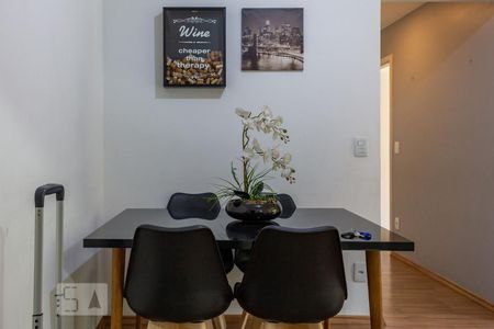 Sala de apartamento para alugar com 2 quartos, 68m² em Jardim Tupanci, Barueri