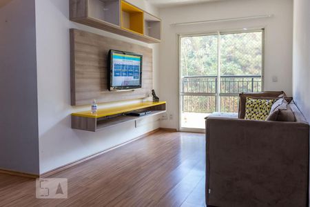 Sala de apartamento para alugar com 2 quartos, 68m² em Jardim Tupanci, Barueri