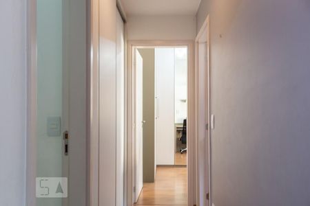 Corredor do Quartos de apartamento para alugar com 2 quartos, 68m² em Jardim Tupanci, Barueri