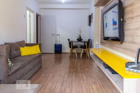Sala de apartamento para alugar com 2 quartos, 68m² em Jardim Tupanci, Barueri