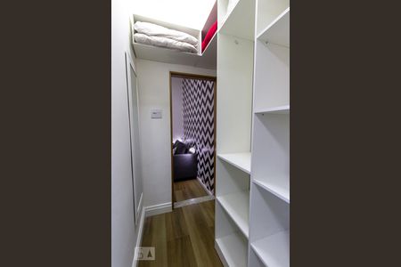 Closet de kitnet/studio para alugar com 1 quarto, 21m² em Laranjeiras, Rio de Janeiro
