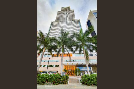 Apartamento para alugar com 62m², 2 quartos e 1 vagaFachada