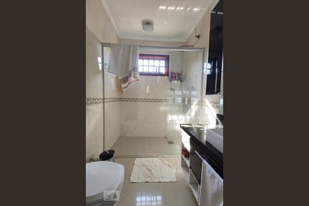 Casa à venda com 350m², 4 quartos e 1 vaga Casa à venda com 350m², 4 quartos e 1 vagaBanheiro