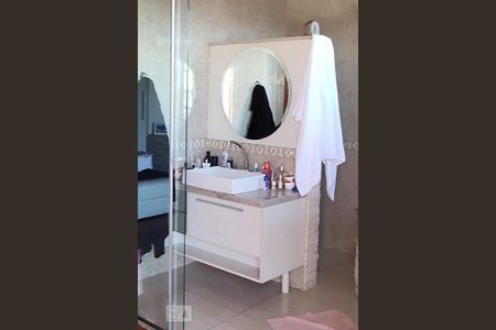 Casa à venda com 350m², 4 quartos e 1 vaga Casa à venda com 350m², 4 quartos e 1 vagaBanheiro da Suíte