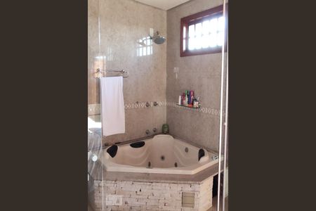 Casa à venda com 350m², 4 quartos e 1 vaga Casa à venda com 350m², 4 quartos e 1 vagaBanheiro da Suíte