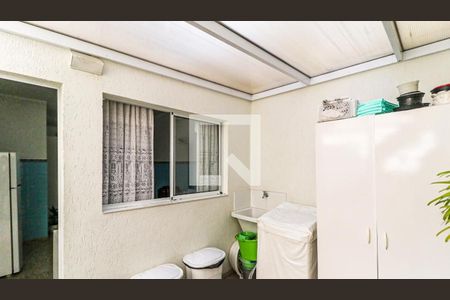 Casa à venda com 160m², 3 quartos e 2 vagas Casa à venda com 160m², 3 quartos e 2 vagasÁrea de Serviço