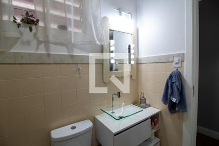 Casa à venda com 160m², 3 quartos e 2 vagas Casa à venda com 160m², 3 quartos e 2 vagasBanheiro