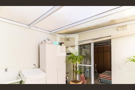 Casa à venda com 160m², 3 quartos e 2 vagas Casa à venda com 160m², 3 quartos e 2 vagasÁrea de Serviço