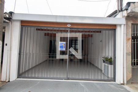 Casa à venda com 160m², 3 quartos e 2 vagas Casa à venda com 160m², 3 quartos e 2 vagasFachada