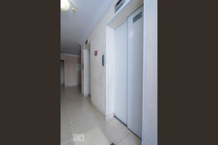 Studio para alugar com 54m², 2 quartos e 1 vaga Studio para alugar com 54m², 2 quartos e 1 vagaElevadores