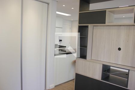 Studio para alugar com 38m², 1 quarto e 1 vagaEstante quarto, visão da cozinha e sala