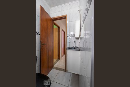 Banheiro Social 1 de casa para alugar com 2 quartos, 90m² em Pinheiros, São Paulo