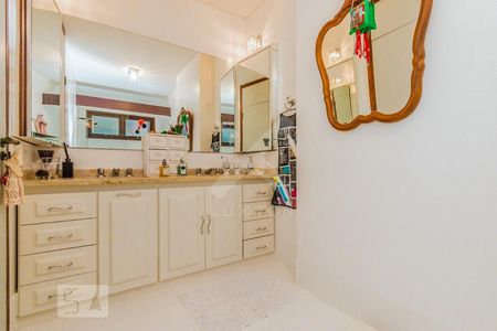 Casa à venda com 650m², 6 quartos e 5 vagasBanheiro 4