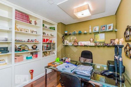 Casa à venda com 650m², 6 quartos e 5 vagasEscritório