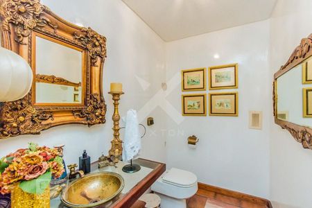Casa à venda com 650m², 6 quartos e 5 vagasBanheiro 2