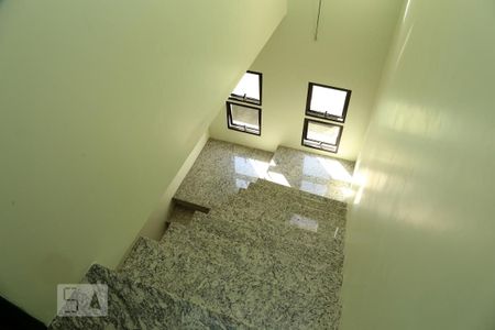 Casa para alugar com 252m², 4 quartos e 1 vagaEscada