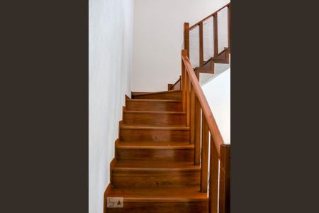 Casa à venda com 540m², 4 quartos e 5 vagasEscada