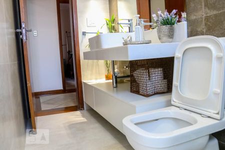 Casa à venda com 540m², 4 quartos e 5 vagasBanheiro Social